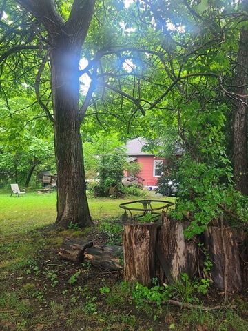 8 White St, Wilbraham, MA 01095