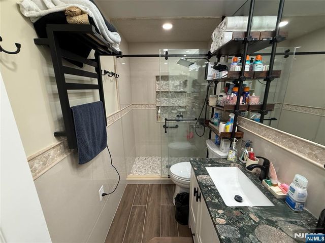 25-3 Tamaron Drive, Waldwick, NJ 07463