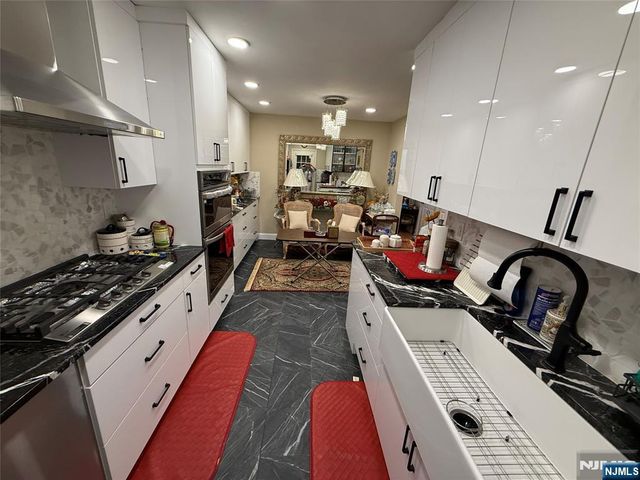 25-3 Tamaron Drive, Waldwick, NJ 07463