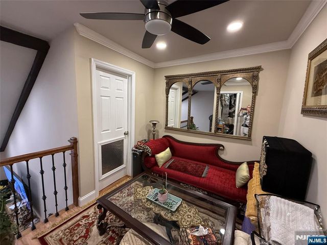 25-3 Tamaron Drive, Waldwick, NJ 07463