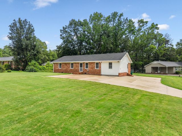 175 Foster St, Cowpens, SC 29330