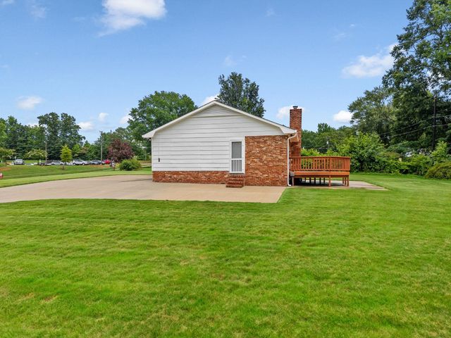 175 Foster St, Cowpens, SC 29330