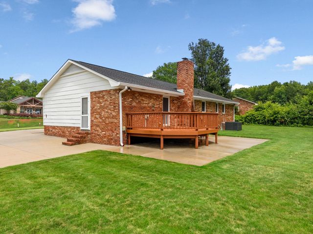 175 Foster St, Cowpens, SC 29330