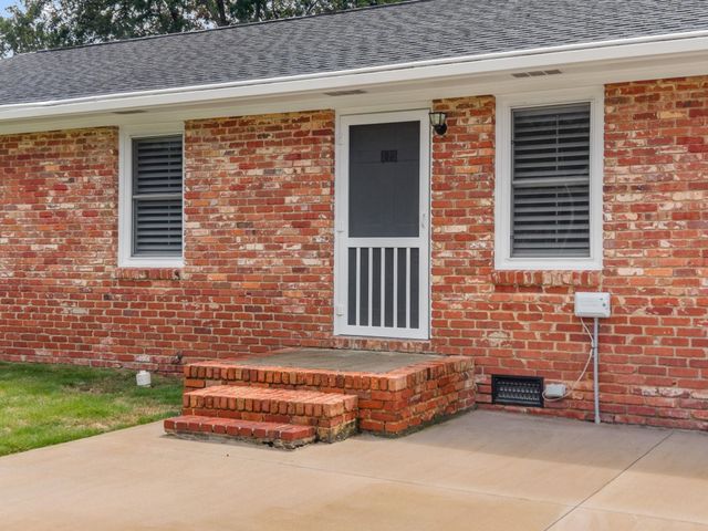175 Foster St, Cowpens, SC 29330