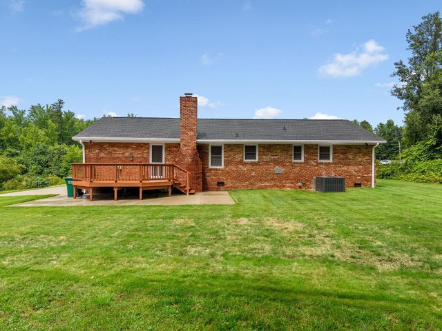 175 Foster St, Cowpens, SC 29330