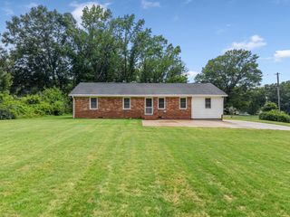 175 Foster St, Cowpens, SC 29330