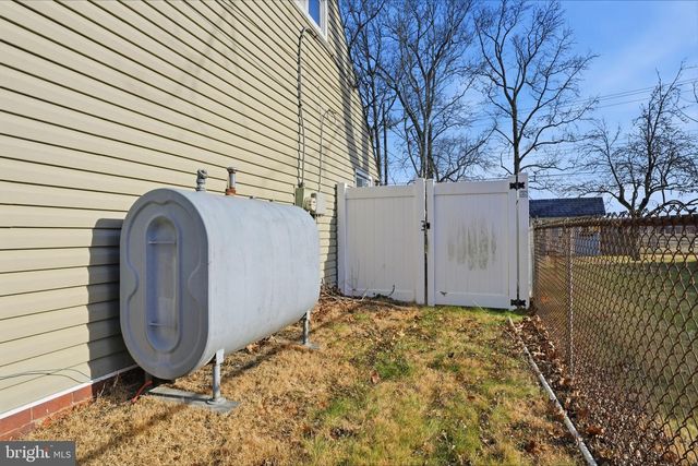 118 WILDFLOWER RD, Levittown, PA 19057