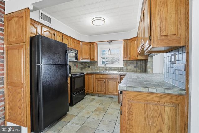 118 WILDFLOWER RD, Levittown, PA 19057