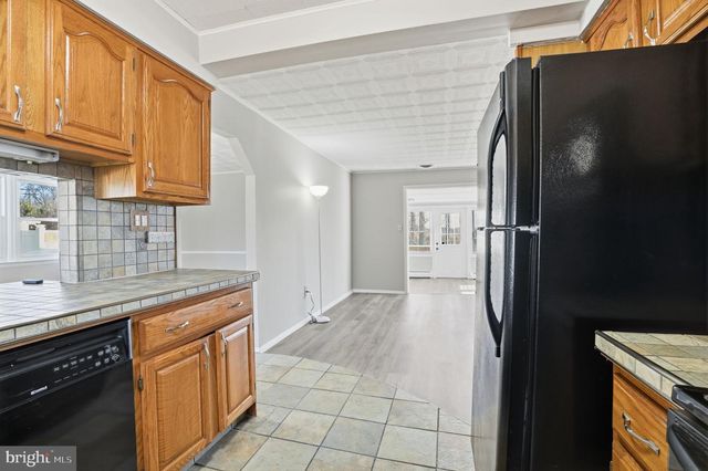 118 WILDFLOWER RD, Levittown, PA 19057