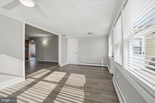 118 WILDFLOWER RD, Levittown, PA 19057