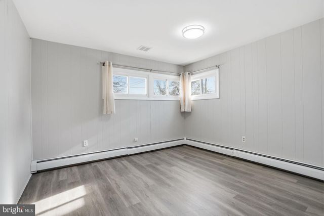 118 WILDFLOWER RD, Levittown, PA 19057