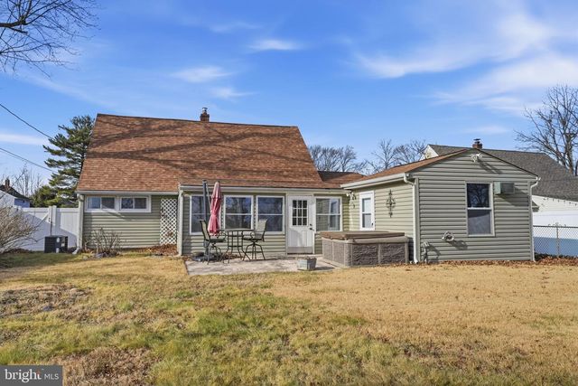 118 WILDFLOWER RD, Levittown, PA 19057