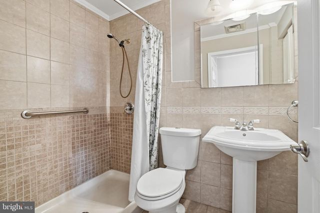 118 WILDFLOWER RD, Levittown, PA 19057