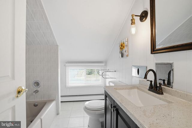 118 WILDFLOWER RD, Levittown, PA 19057