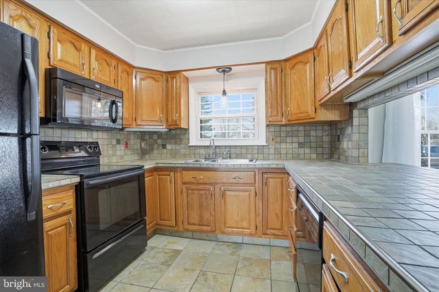 118 WILDFLOWER RD, Levittown, PA 19057