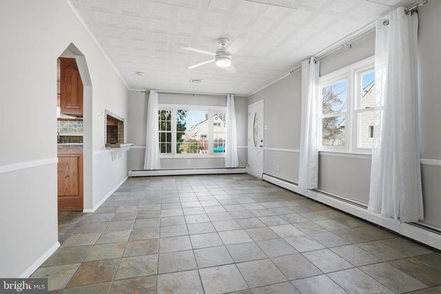 118 WILDFLOWER RD, Levittown, PA 19057