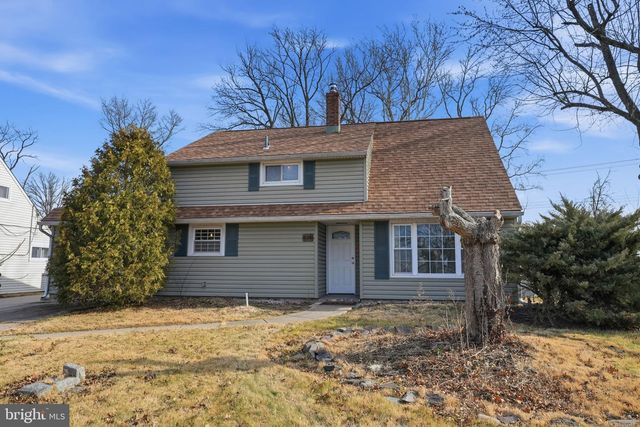 118 WILDFLOWER RD, Levittown, PA 19057