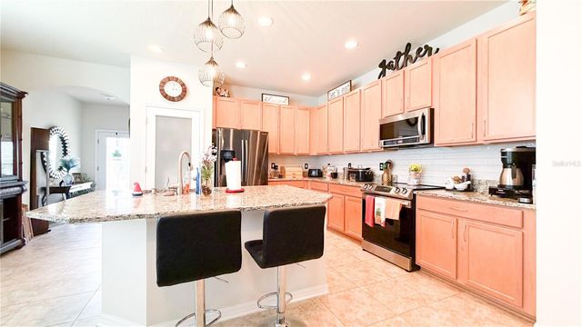 1947 ALTAVISTA CIRCLE, Lakeland, FL 33810