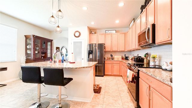 1947 ALTAVISTA CIRCLE, Lakeland, FL 33810
