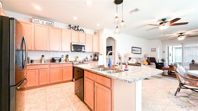 1947 ALTAVISTA CIRCLE, Lakeland, FL 33810