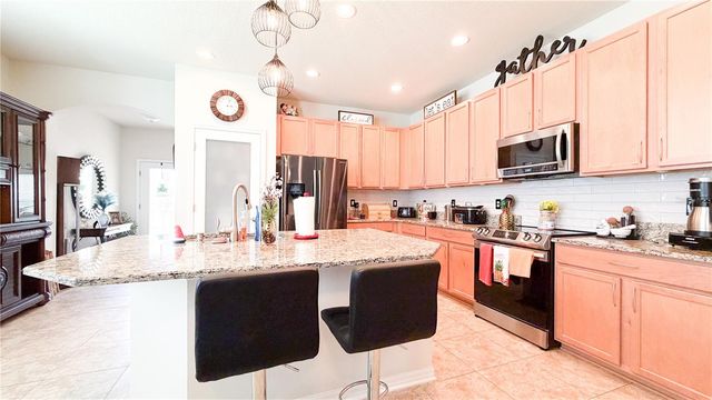 1947 ALTAVISTA CIRCLE, Lakeland, FL 33810
