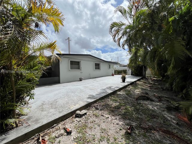 18160 NW 82nd Ave, Hialeah, FL 33015