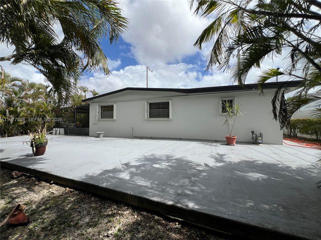 18160 NW 82nd Ave, Hialeah, FL 33015