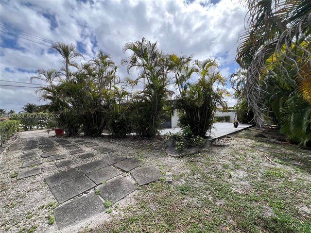 18160 NW 82nd Ave, Hialeah, FL 33015