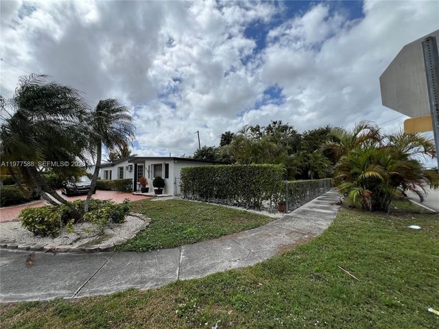 18160 NW 82nd Ave, Hialeah, FL 33015