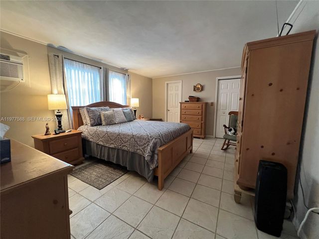 18160 NW 82nd Ave, Hialeah, FL 33015