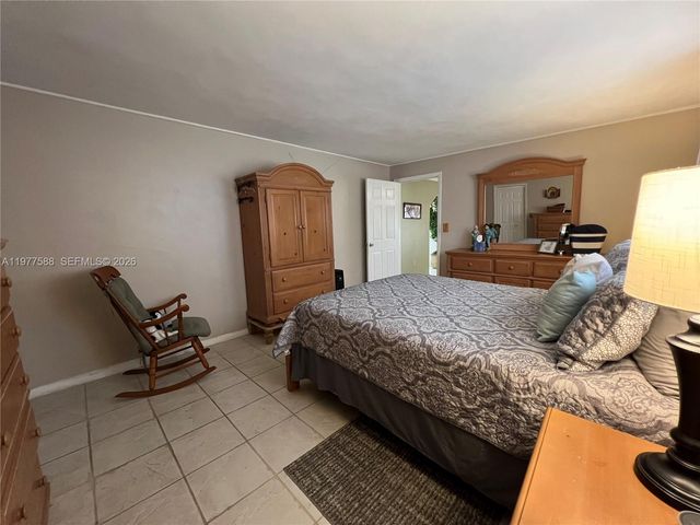 18160 NW 82nd Ave, Hialeah, FL 33015