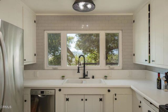 115 Valley View Drive, Oak View, CA 93022