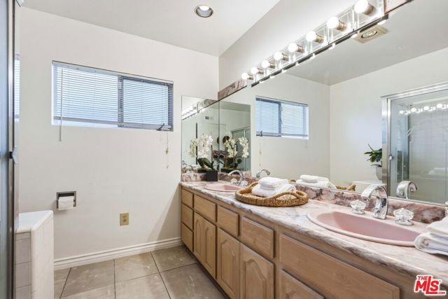 5518 Saloma Avenue, Sherman Oaks, CA 91411