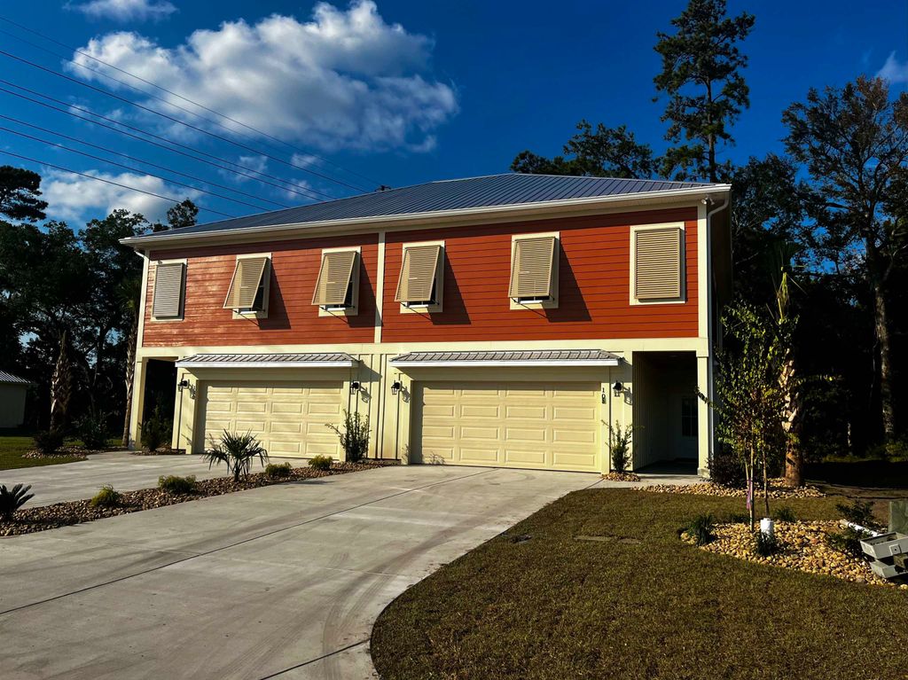 71 Hallandale Lane Left, Murrells Inlet, SC 29576