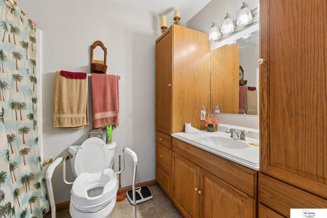 13917 X Circle, Omaha, NE 68137