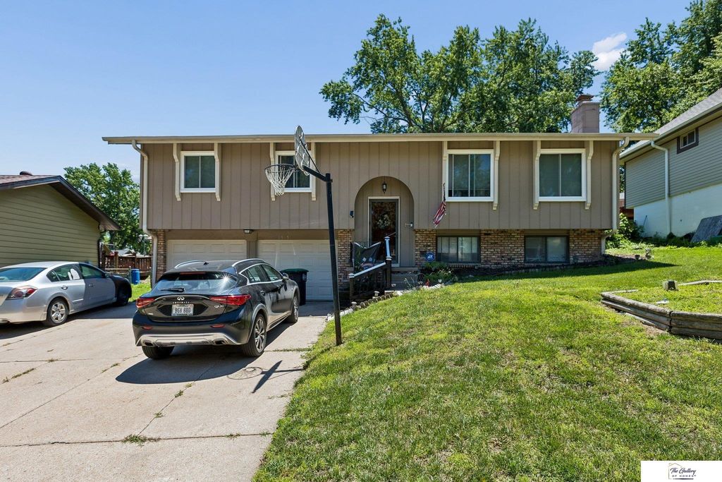 13917 X Circle, Omaha, NE 68137