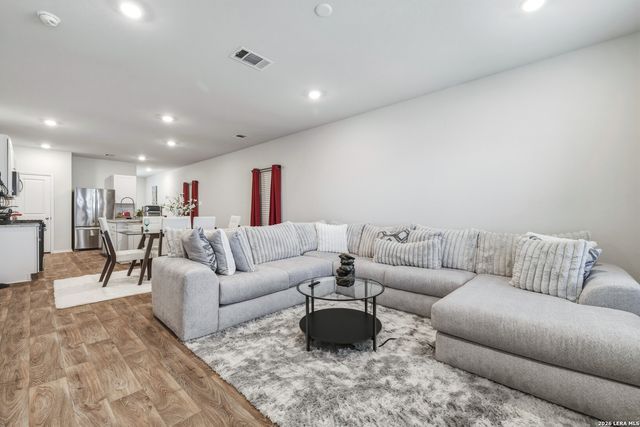 6631 Copper King St, San Antonio, TX 78252