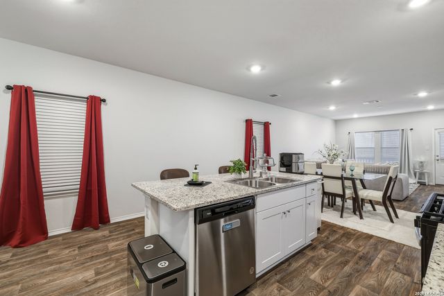 6631 Copper King St, San Antonio, TX 78252