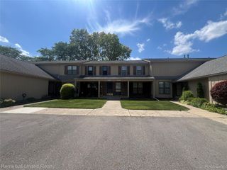 31621 Green Meadow Lane, Warren, MI 48093