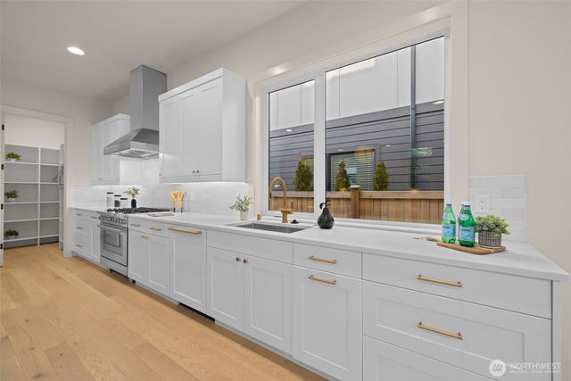 7010 NE 134th Street, Kirkland, WA 98034