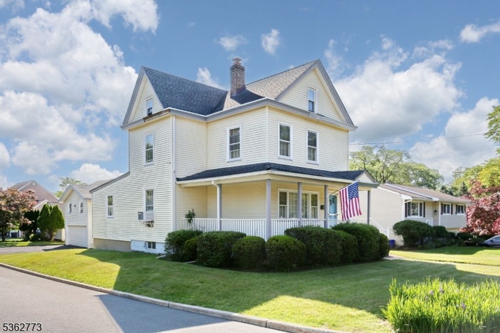67 Hillside Ave, Midland Park Boro, NJ 07432