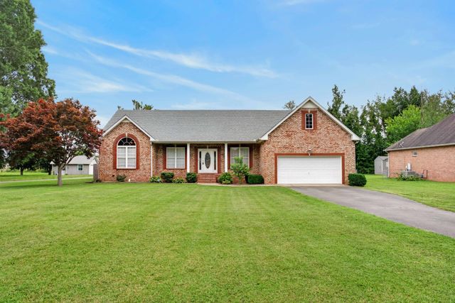 513 N Russell St, Portland, TN 37148