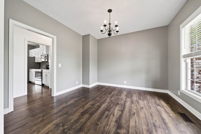 513 N Russell St, Portland, TN 37148