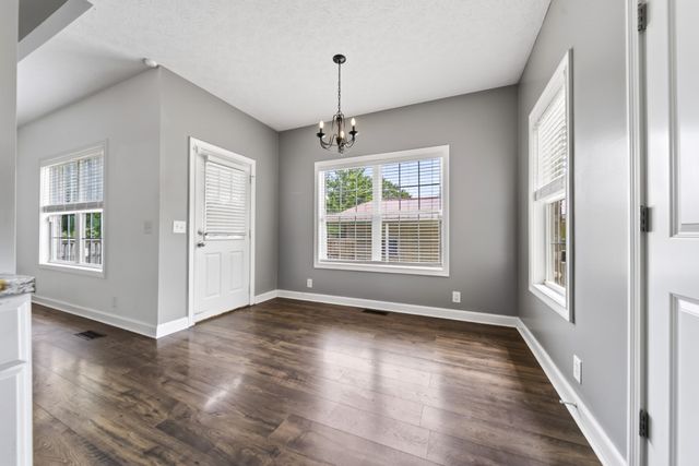 513 N Russell St, Portland, TN 37148