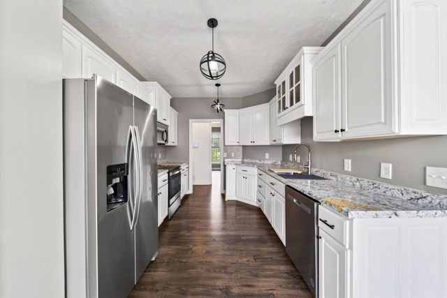 513 N Russell St, Portland, TN 37148