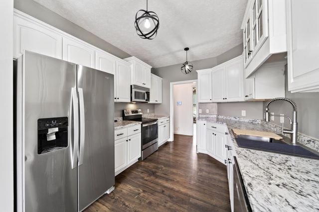 513 N Russell St, Portland, TN 37148