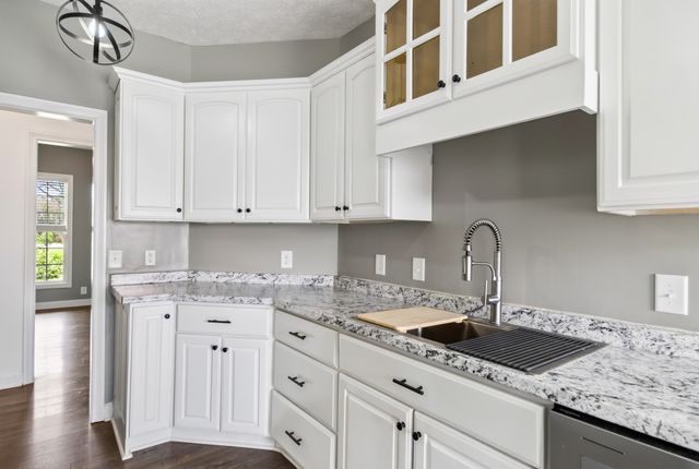 513 N Russell St, Portland, TN 37148