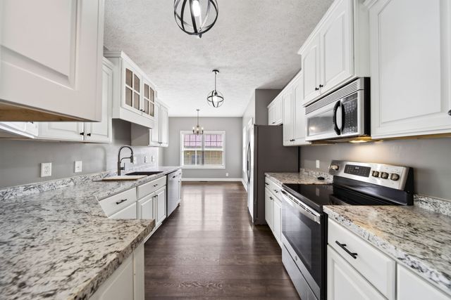 513 N Russell St, Portland, TN 37148