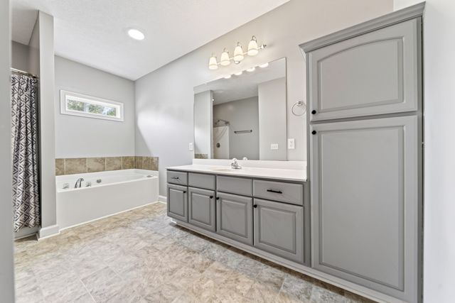 513 N Russell St, Portland, TN 37148