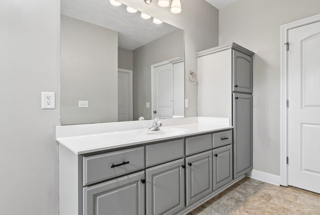 513 N Russell St, Portland, TN 37148